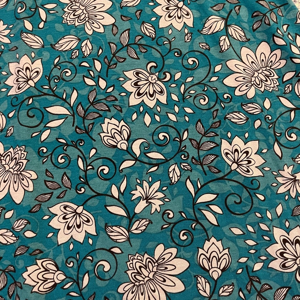 Swing dress, flattering and light for summer! LuLaRoe Carly